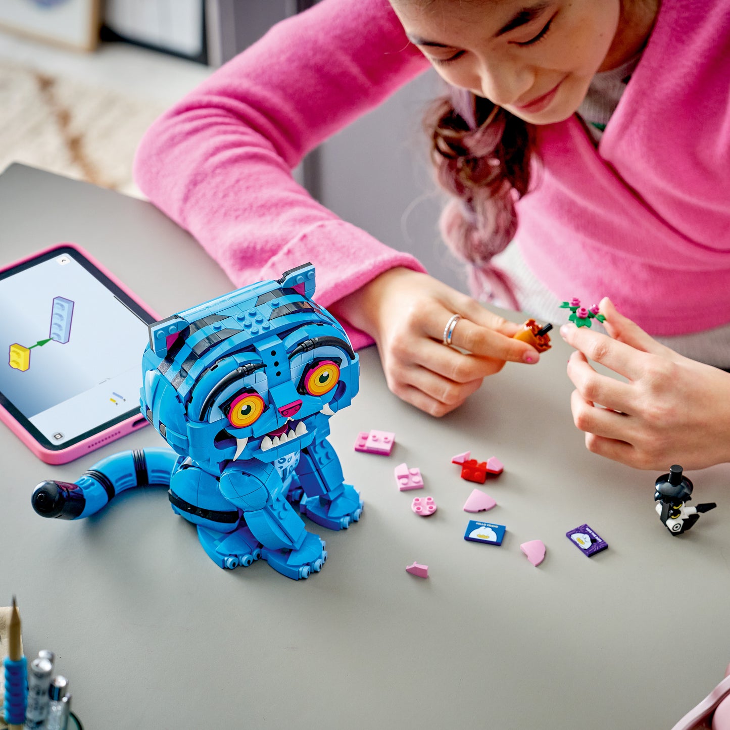 LEGO KPop Demon Hunters Derpy Tiger en Sussie Bird K-Pop Speelgoed voor Kinderen met 2 Dieren Figuren en Bloempot - Kinderkamer Decoratie - Cadeau voor Meisjes, Jongens en Fans vanaf 9 Jaar 72537