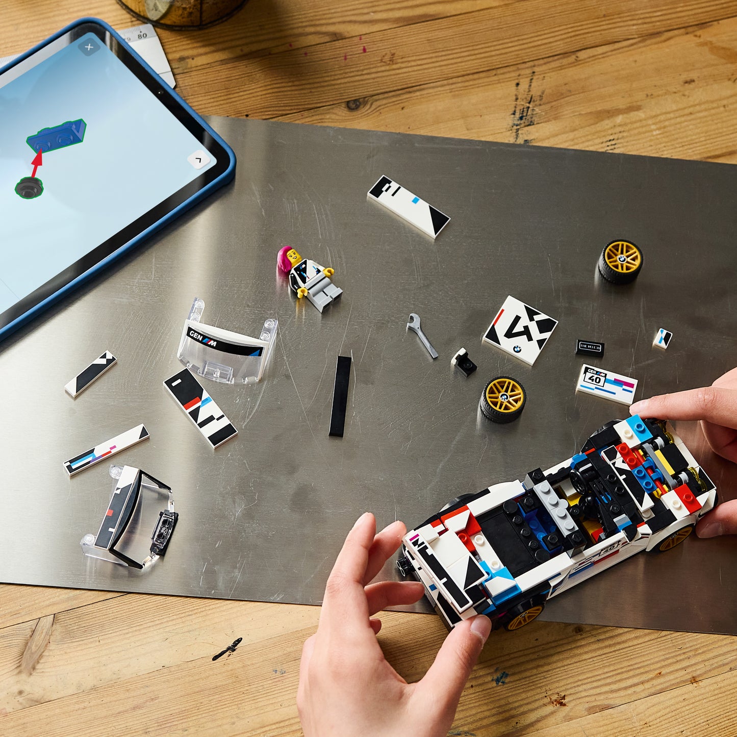 LEGO Speed Champions BMW M3 (E30) - Speelgoed Auto Bouwpakket voor Kinderen vanaf 9 Jaar - BMW Modelauto met Minifiguur - Kinderkamer Decoratie - Cadeau voor Jongens, Meisjes en Autoliefhebbers 77263