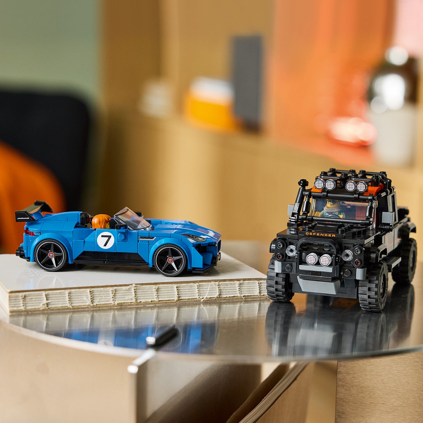 LEGO Speed Champions Jaguar Project 7 en Land Rover Defender - Auto Speelgoed voor Kinderen vanaf 10 Jaar met 2 Auto's en 2 Minifiguren - Kinderkamer Decoratie - Cadeau voor Jongens en Meisjes - 77264