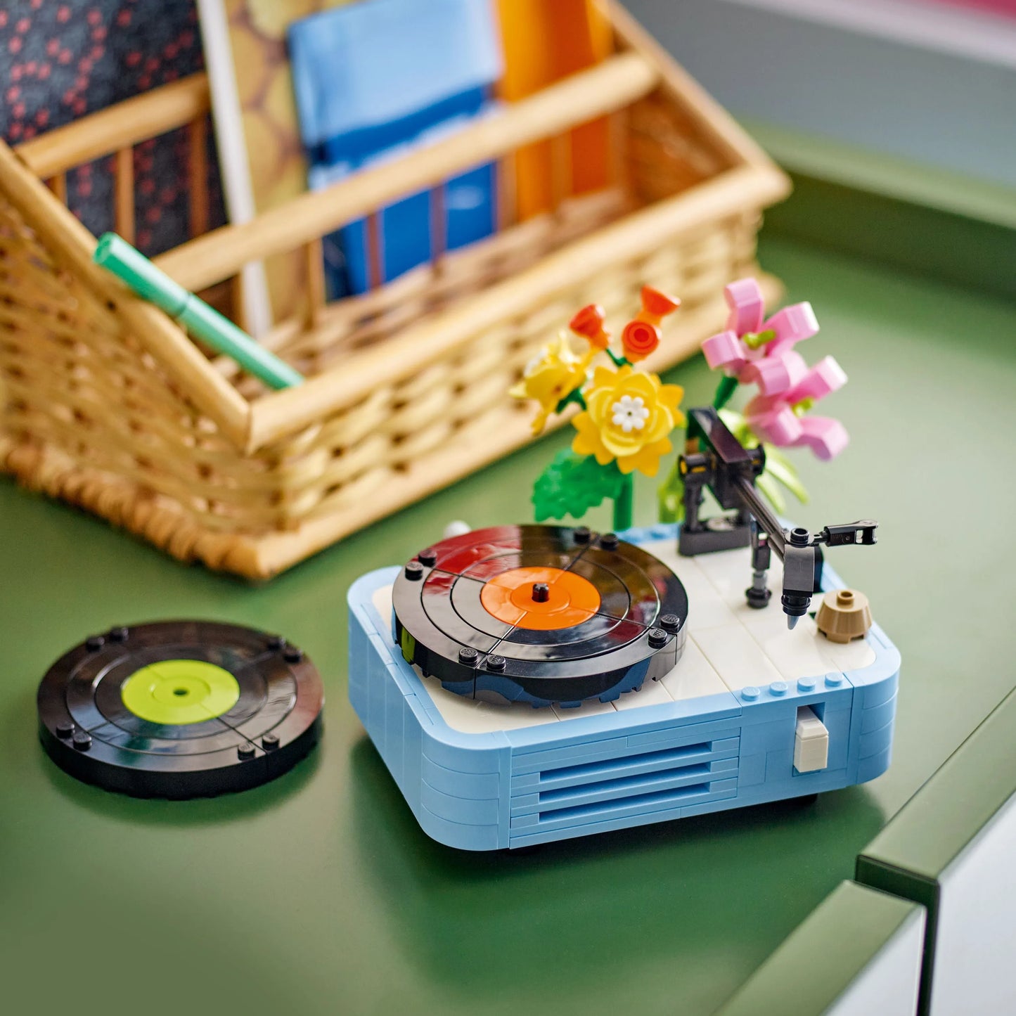 LEGO Record Player with Flowers 31172 Creator