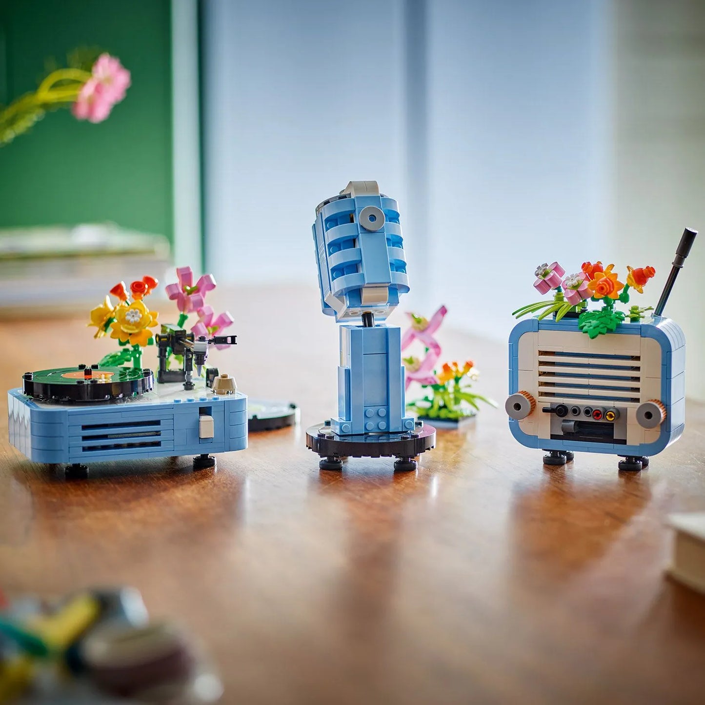 LEGO Record Player with Flowers 31172 Creator