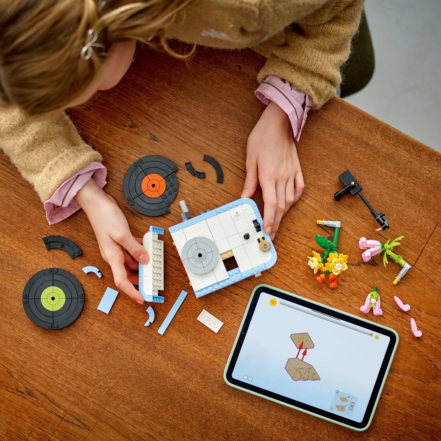LEGO Record Player with Flowers 31172 Creator