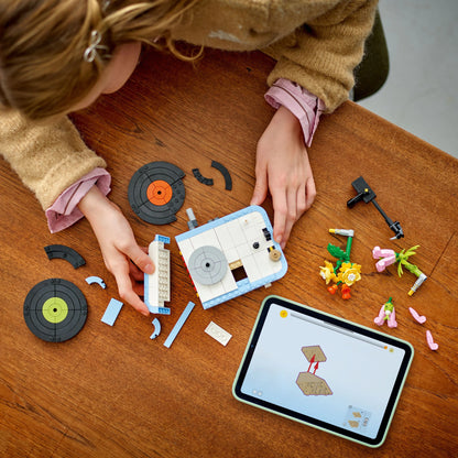 LEGO Record Player with Flowers 31172 Creator