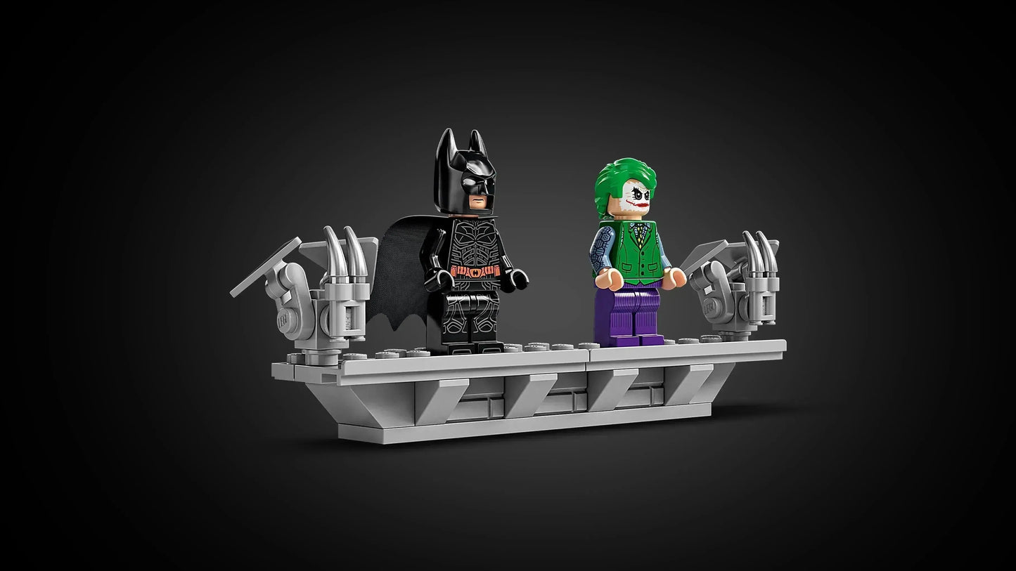 LEGO Batmobile Tumbler van Batman 76240 Batman