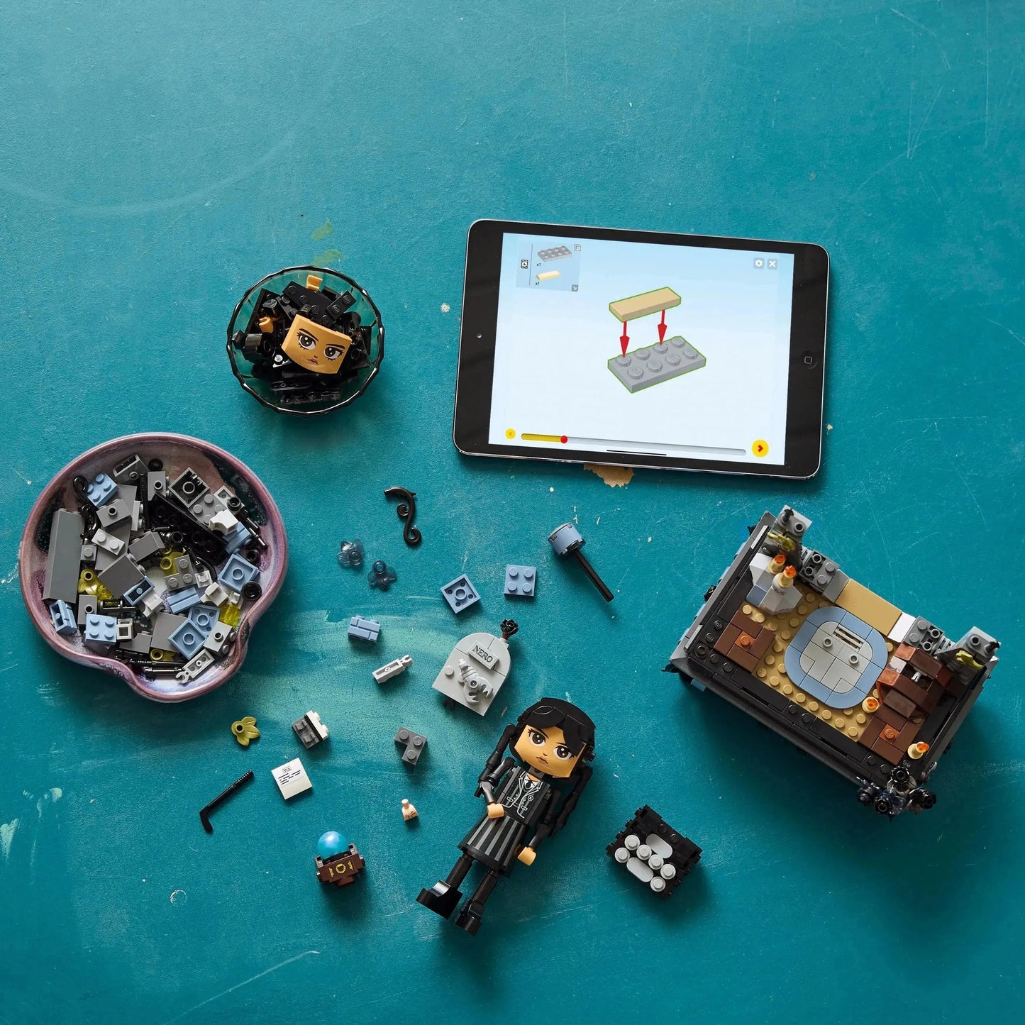 LEGO Wednesday Addams figuur 76780 Wednesday