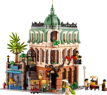 LEGO Boetiekhotel 10297 Creator Expert (€. 15,00 per week + €. 50,00 borg) LEGO ICONS @ 2TTOYS | Official LEGO shop😊🥰 LEGO €. 15.00
